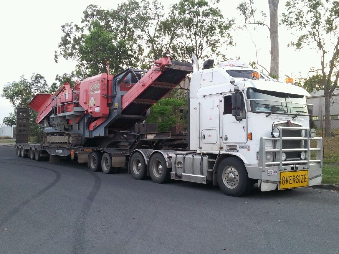 Heavy Haulage- Full Spred drake low loader and dolly can carry up to 50 tonnes